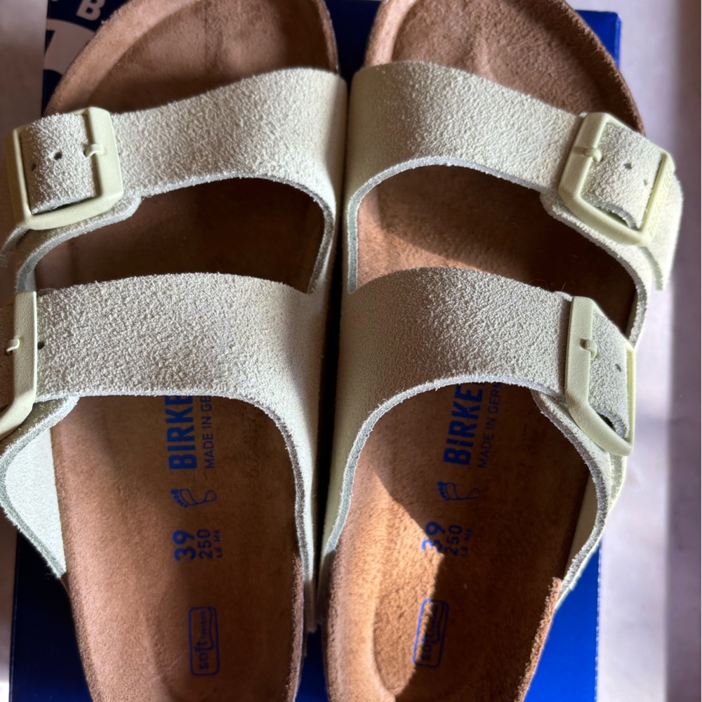 Women’s Birkenstock- Arizona BS- faded line- brand new!